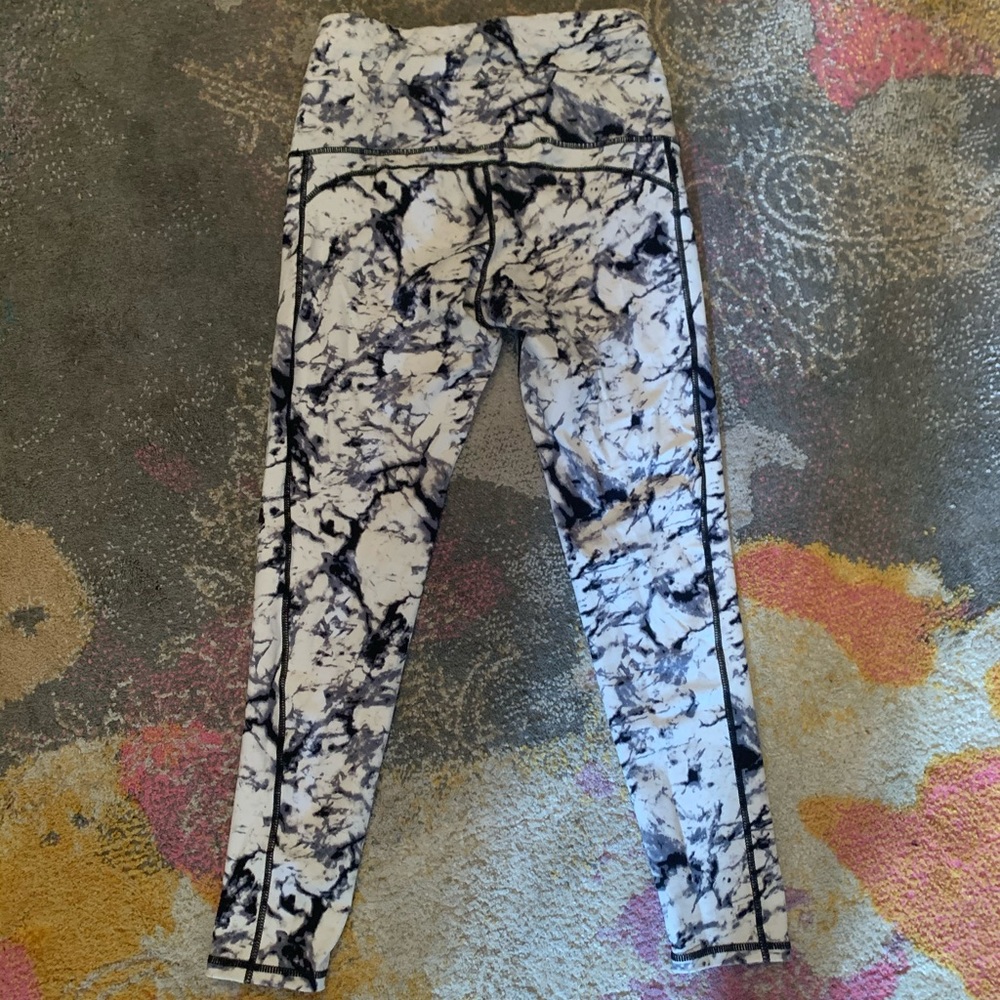 White marble leggings